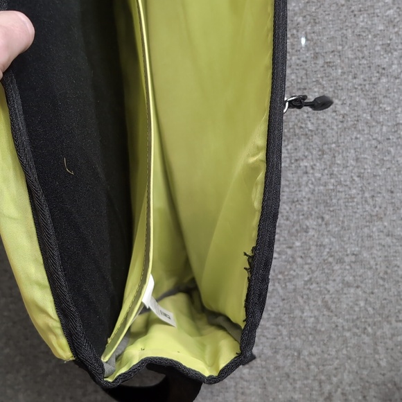 Granite Gear Waterproof Cross-Body Messenger Bag G7063-1 Black NWOT - Picture 12 of 16